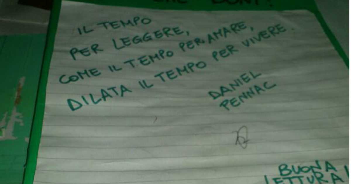Acquaviva, giovani ''ravvivati'' riempiono i frigoriferi di libri